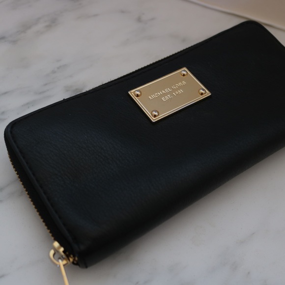 Michael Kors Wallet - Picture 1 of 5